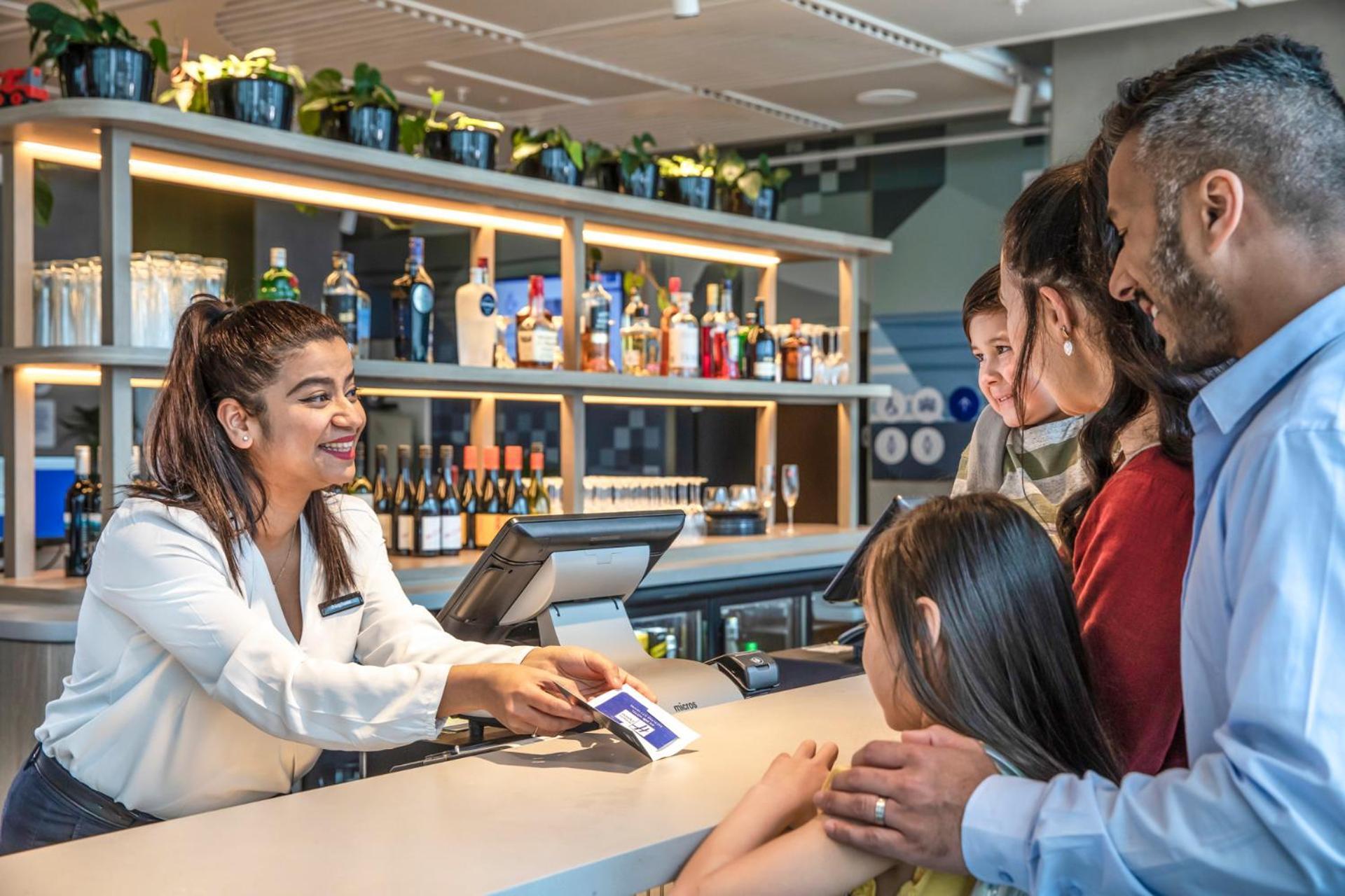 Holiday Inn Express Auckland City Centre By Ihg Exterior photo